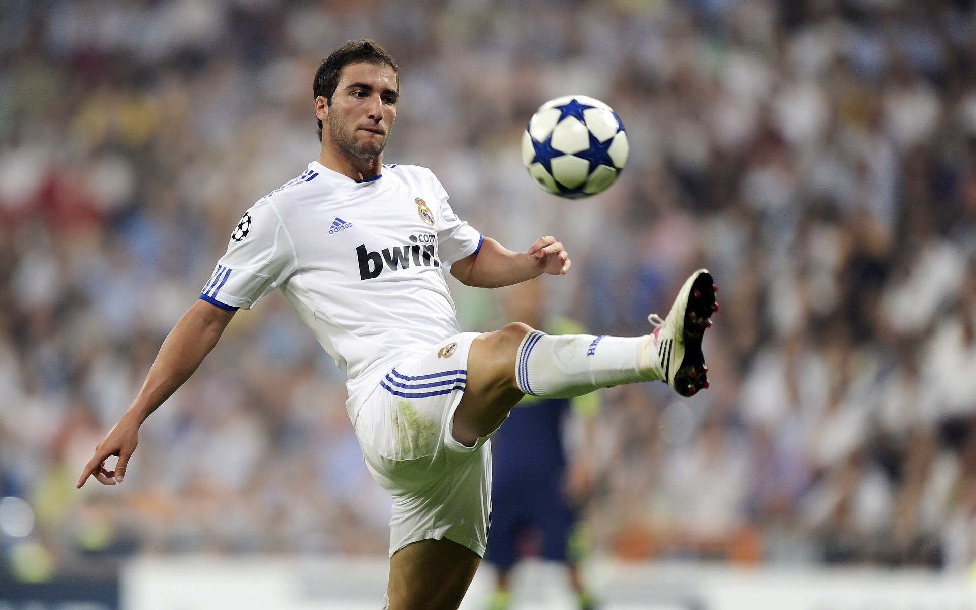 冠军争夺：联赛末轮悬念持续，三队仍有夺冠希望，冠军联赛2021