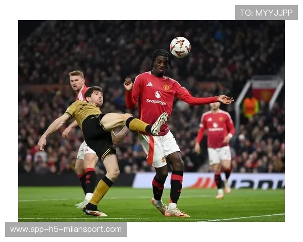 曼联青训新星备战英超,逐渐融入一线队 曼联青训新星备战英超,逐渐融入一线队